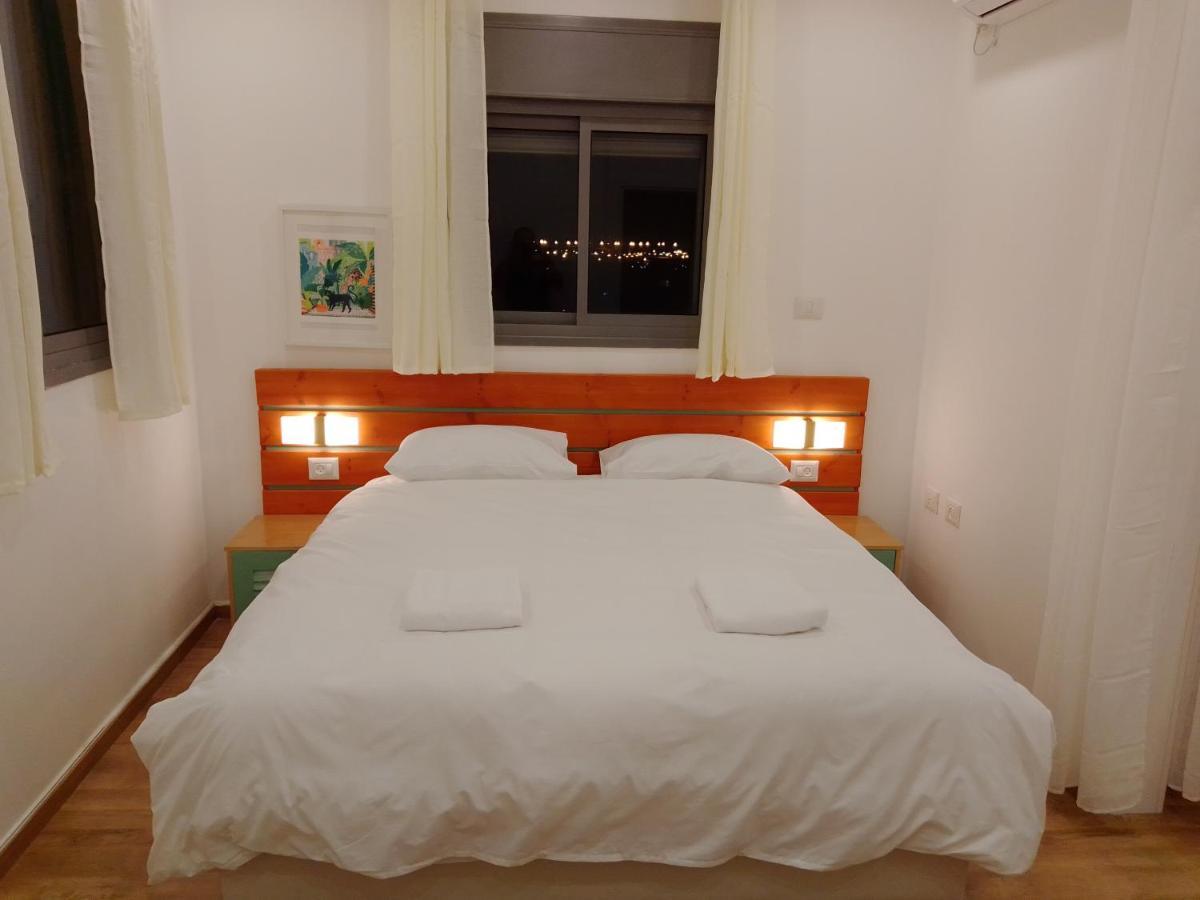 Beautiful Beach Apartment Ashdod Bagian luar foto
