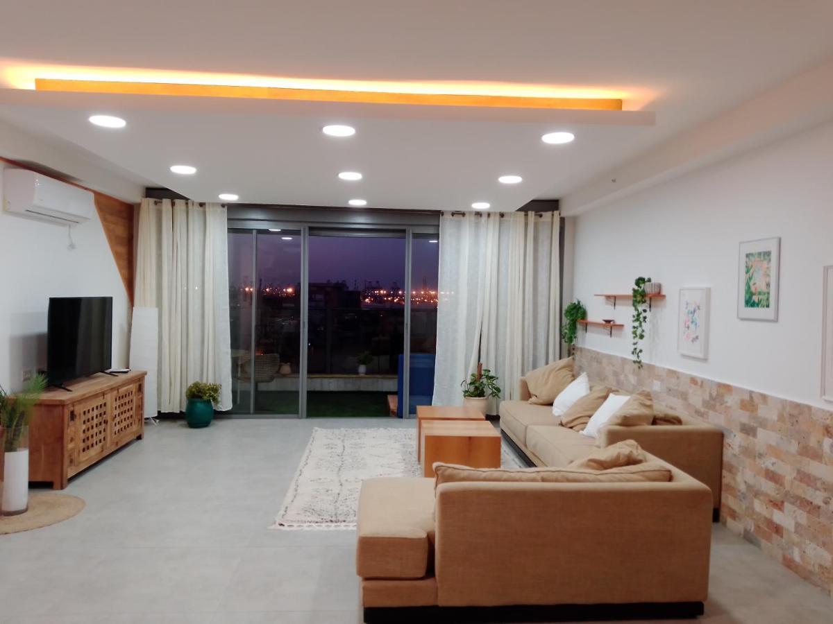 Beautiful Beach Apartment Ashdod Bagian luar foto