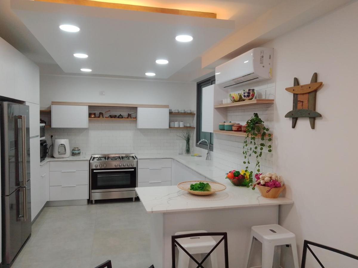 Beautiful Beach Apartment Ashdod Bagian luar foto